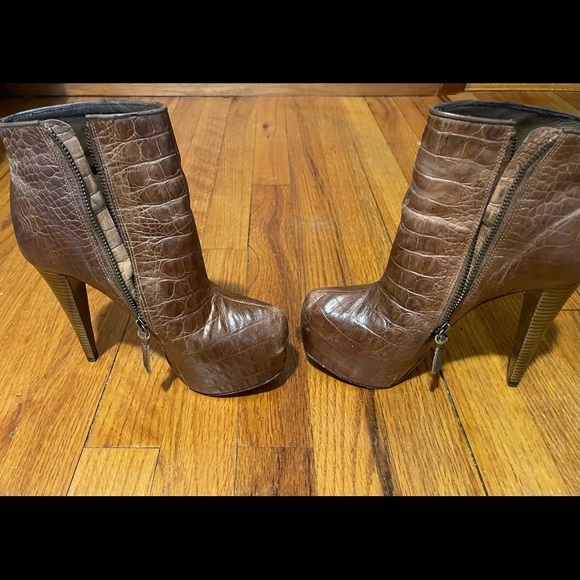 Brown leather faux crocodile ankle booties - Picture 5 of 9